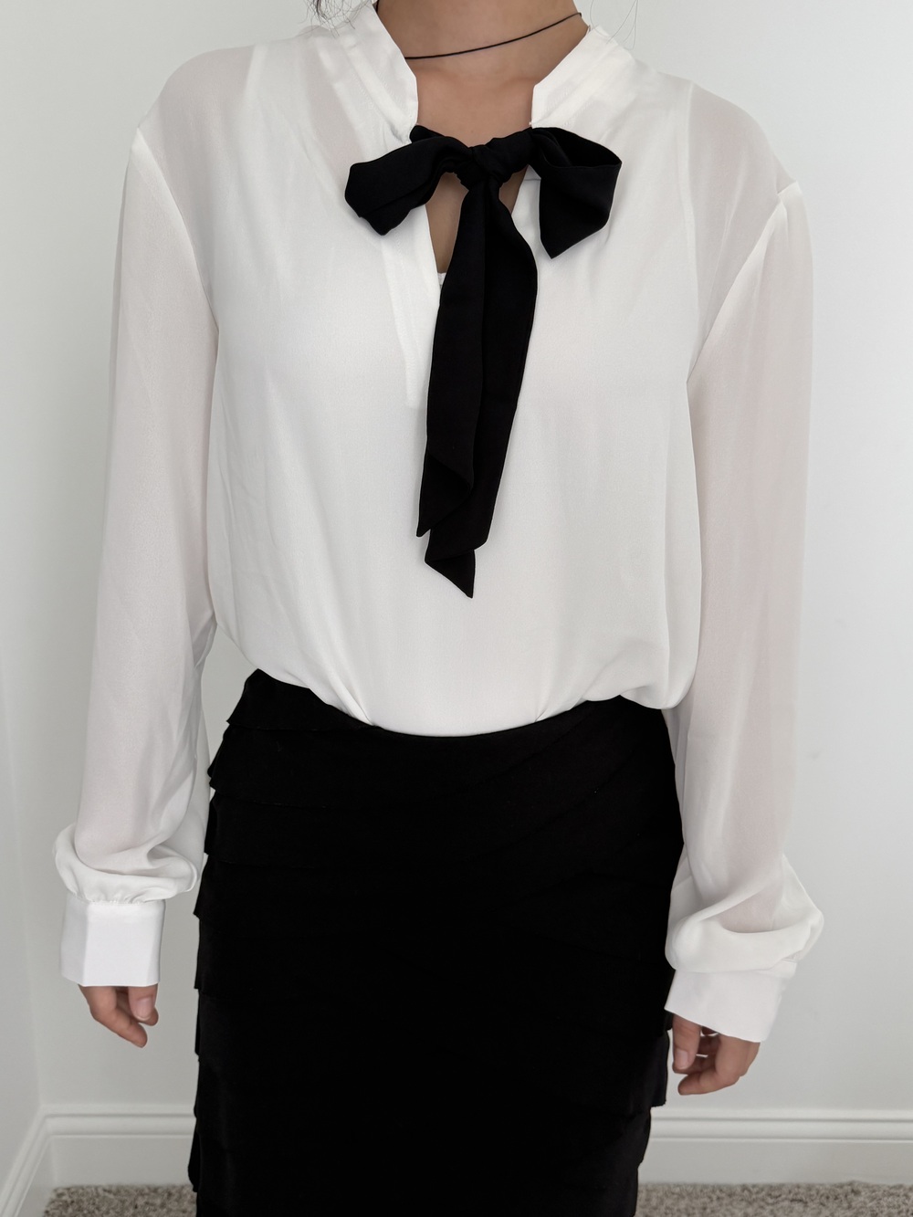 Banana Republic Ivory Black Bow Tie Neck Blouse Small NWT